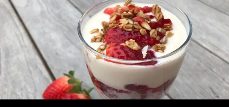Recept Duo jogurtový pohár s ovocem a musli